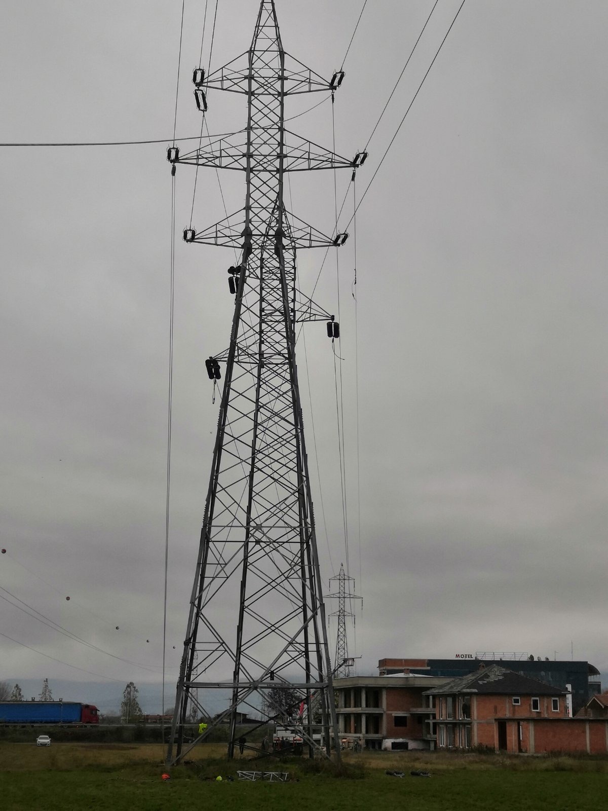 Продолжува интензивната градба на 110  kV далекувод од ХЕЦ Вруток до Тетово